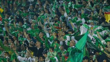 Aficionados verdiblancos en el Villamar&iacute;n.