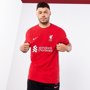 Liverpool presentó su nueva camiseta para la temporada 2022/23.