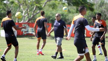 Arturo Reyes será el undécimo entrenador de Junior de Barranquilla en los últimos 10 años, pero es el decimocuarto cambio de entrenador en la década, teniendo en cuenta varias etapas de Julio Comesaña y Alexis Mendoza.