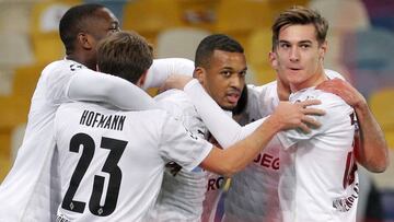 Plea celebra uno de sus tres goles al Shakhtar.