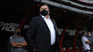 Miguel Herrera durante el partido contra Xolos en la Jornada 1 del A2021