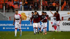 Futbol, Cobreloa vs D. Copiapo
Final campeonato Ascenso Betsson 2022
El jugador de D. Copiapo Maximiliano Quinteros celebra con sus companeros luego de convertir un gol contra Cobreloa durante el partido de primera B disputado en el estadio Zorros del Desierto de Calama, Chile.
27/11/2022
Pedro Tapia/Photosport
********