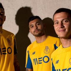Jesús 'Tecatito' Corona presenta el nuevo uniforme del Porto