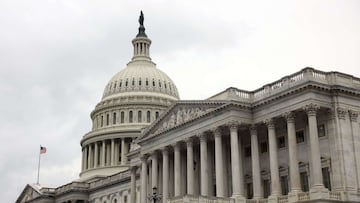 Each year the maximum amount distributed in Social Security benefits increases. How high does one's annual income need to be to claim the maximum benefit?