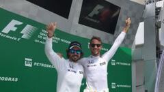 Alonso y Button, en el podio antes de la carrera.