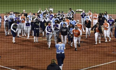 El softbol rinde homenaje a Nerissa Myers en su retirada