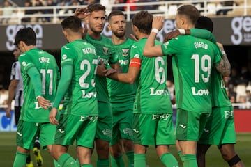 Los jugadores del Leganés celebran el gol del empate. 