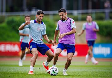 Duelo entre Ayoze y Jesús Navas.