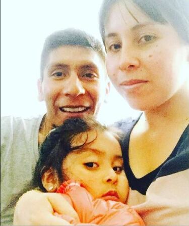 Nairo llega a Colombia y disfruta la compañía de su familia
