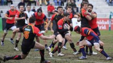 Una de las jugadas del partido de rugby entre España y Bélgica.