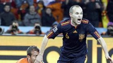 <b>HISTÓRICO.</b> Iniesta marcó el gol más importante de la historia del fútbol español.