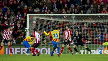 KONDOGBIA MARCÓ ANTE EL ATHLETIC.