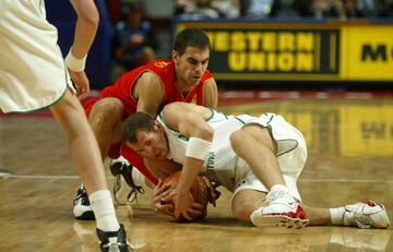 Medalla de plata en el Eurobasket de Suecia 2003 tras ganar a Lituania en la final por 93-84.