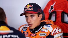 Márquez en el box de Honda durante los entrenamientos libres del GP de Aragón.