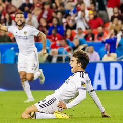 Riqui Puig equals Beckham record