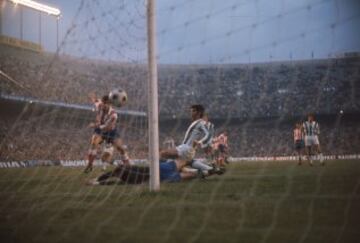 El 21 de noviembre de 1971 el Atlético de Madrid y el Córdoba empataron a dos en el Vicente Calderón. Hizo doblete Orozco para los del Manzanares y Manolín Cuesta y López marcaron para los verdiblancos.