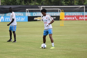 La Selección Colombia entrenó en la Universidad Autónoma del Caribe. James participó a la par de sus compañeros.