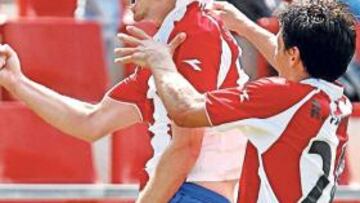 <b>PUÑO AL AIRE. </b>Juanma debutaba en Liga y marcó un gran gol.