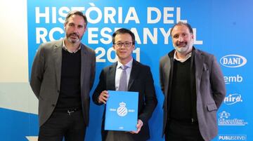 Vicente Moreno, Mao Ye y Rufete, el miércoles en la presentación del libro 'Historia del RCD Espanyol 1900-2021'.