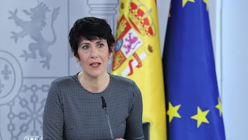 La ministra de Seguridad Social, Inclusión y Migraciones, y Portavoz del Gobierno, Elma Saiz, durante una rueda de prensa tras el Consejo de Ministros, a 13 de enero de 2026, en Madrid (España). El Consejo de Ministros ha aprobado hoy un anteproyecto de ley para incluir los ‘deepfakes’ entre los delitos contra el honor con el objetivo de frenar la manipulación de imágenes y voces creadas con inteligencia artificial.
13 ENERO 2026
Marta Fernández / Europa Press
13/01/2026