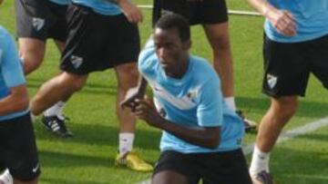 <b>EN UNA NUBE. </b>Fabrice, a la derecha, corriendo en un entrenamiento junto con Recio.