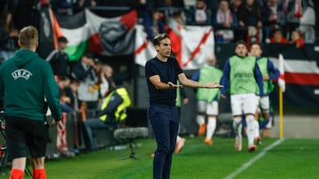 MADRID, 06/11/2025.- El entrenador del Rayo Vallecano Íñigo Pérez durante el partido de Liga Conferencia que Rayo Vallecano y Lech Poznan disputan este jueves en el estadio de Vallecas. EFE/ Juanjo Martín