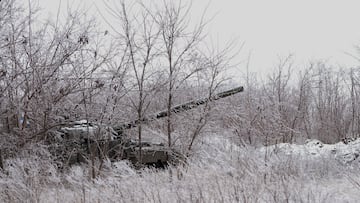 A T-64 tank of the Ukrainian 92nd Ivan Sirko Separate Assault Brigade is seen at a position near the town of Bakhmut, amid Russia's attack on Ukraine, in Donetsk region, Ukraine December 13, 2023. REUTERS/Inna Varenytsia