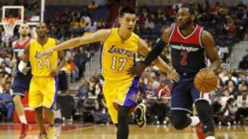 Jeremy Lin, junto a John Wall, en un Wizards-Lakers de principios de mes.