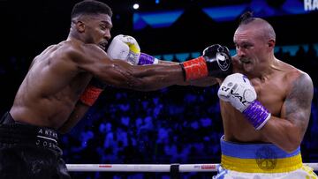 Boxing - Oleksandr Usyk v Anthony Joshua - WBA, WBO and IBF heavyweight world title - King Abdullah Sports City Arena, Jeddah, Saudi Arabia - August 20, 2022  Anthony Joshua in action against Oleksandr Usyk Action Images via Reuters/Andrew Couldridge