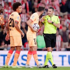 El Atleti explota contra los árbitros