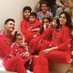 Quién es quién en la felicitación navideña de Cristiano y Georgina