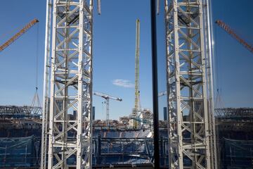 Así avanzan las obras remodelación y modernización del Santiago Bernabéu. Ni las lluvias de elevada intensidad caídas en la capital ni los efectos de la DANA climatológica que están afectando a toda España han frenado el ritmo de las obras cuya finalización está prevista para principio del mes de octubre de 2022, aunque es factible que la finalización de la reforma finalice unos meses antes de lo previsto.