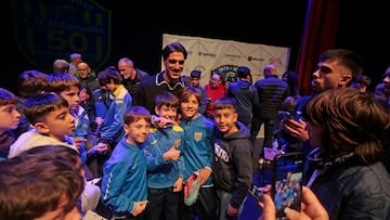 Nacho Vidal, con los niños de El Campello.