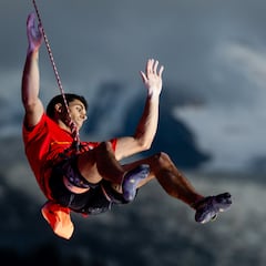 Alberto Ginés sube un peldaño en el podio en Chamonix