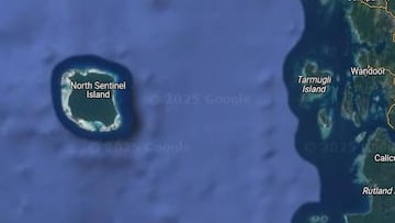 Intenta entrar en el lugar más remoto del mundo con una Coca-Cola y un coco y termina detenido