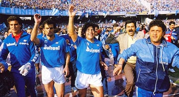 En 1990, Maradona se consagró campeón de la Serie A con el Napoli por segunda ocasión desde su llegada en 1984.