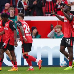 Boniface hace sonreír a Xabi