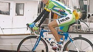 EL MEJOR ESPAÑOL DEL AÑO. Alejandro Valverde, que suma diez victorias en 2004, podría cambiar de maillot.