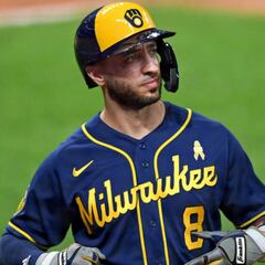 Braun retires after 16-year MLB career as Brewers HR leader