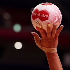 Tarjeta azul en el balonmano: qué significa, cuándo se saca y diferencias con la tarjeta roja