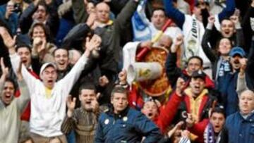 <b>EL OCTAVO DE SNEIJDER. </b> El centrocampista holandés marcó un gol que puede ser definitivo para la consecución del título. El Madrid jugaba con uno menos y no veía puerta, hasta que Sneijder aprovechó el regalo de Pignol y puso el balón en la escuadra. El ex jugador del Ajax celebró a lo grande su octavo tanto en la Liga.