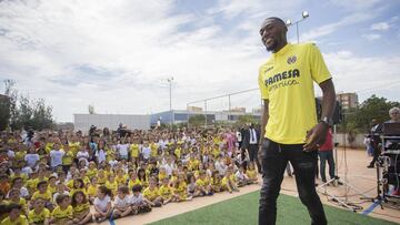Toko Ekambi en su presentación con el Villarreal.