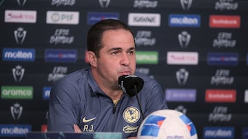 Andre Soares Jardine head coach of America during the round of 16 first leg match between Guadalajara and America as part of the CONCACAF Champions Cup 2025, at Akron Stadium on March 05, 2025 in Guadalajara, Jalisco, Mexico.