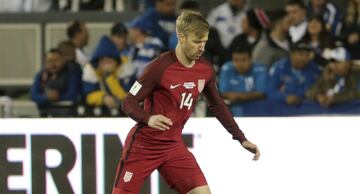 Gracias a sus buenas actuaciones en la Universidad de San Luis con Billikens, fue seleccionado en el SuperDraft 2010 por los New York Red Bulls.