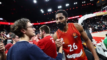 MUNICH (Germany), 30/10/2025.- Spencer Dinwiddie of Munich celebrates after the Euroleague Basketball match between FC Bayern Munich and Virtus Bologna in Munich, Germany, 30 October 2025. (Baloncesto, Euroliga, Alemania) EFE/EPA/ANNA SZILAGYI
