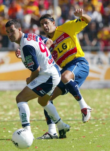 Otro seleccionado nacional de carácter fuerte. Vidrio jugó en cinco equipos de la Liga MX y también tuvo un fugaz paso por el Osasuna. Uno de sus momentos más polémicos fue cuando le propinó un codazo a Juan Francisco Palencia que terminó por partirle el labio.