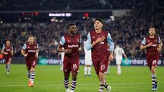 London (United Kingdom), 14/12/2023.- Edson Alvarez of West Ham (C-R) celebrates after scoring the 2-0 goal during the UEFA Europa League group A match betweeen West Ham United and SC Freiburg, in London, Britain, 14 December 2023. (Reino Unido, Londres) EFE/EPA/TOLGA AKMEN
