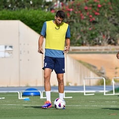 Edgar se marcha al Hajduk y el Almería hace hueco