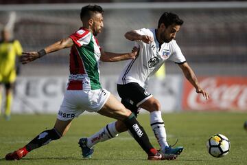 Futbol, Palestino vs Colo Colo Tercera fecha, campeonato nacional 2018 El jugador de Colo Colo Jorge Valdivia, derecha, disputa el balon con Jose Luis Munoz de Palestino durante el partido de primera division en el estadio Nacional de Santiago, Chile. 17/02/2018 Andres Pina/Photosport