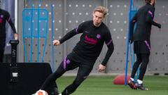 Frenkie de Jong, en un entrenamiento previo a un partido europeo la temporada pasada.